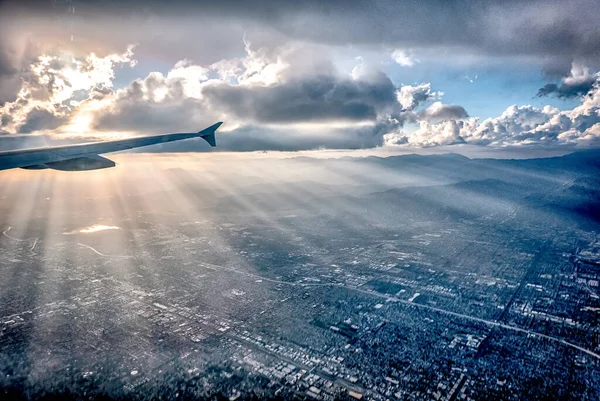 Létání Nad Městem Los Angeles Při Západu Slunce — Stock fotografie