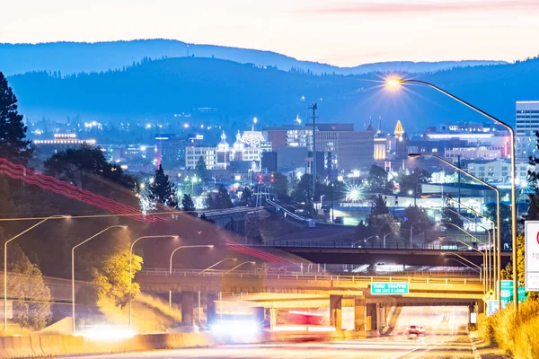 Απόψεις Spokane Washington Στο Κέντρο Της Πόλης Από Αυτοκινητόδρομο Βράδυ — Φωτογραφία Αρχείου
