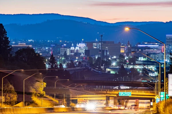 Widok Spokane Washington Centrum Autostrady Wieczorem — Zdjęcie stockowe