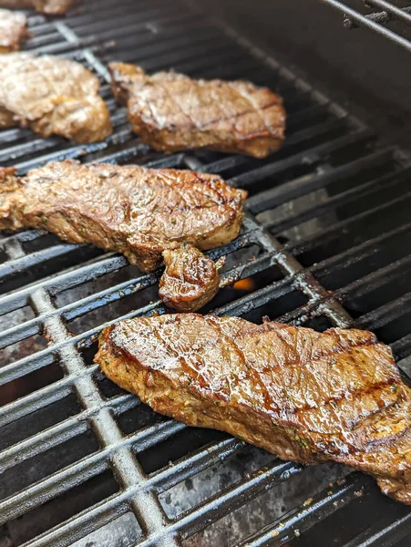 Grilovaný Steak Medium Rare Pro Rodinnou Večeři — Stock fotografie