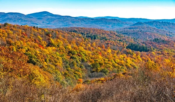 在秋天在北卡罗莱纳州蓝岭山脉 — 图库照片