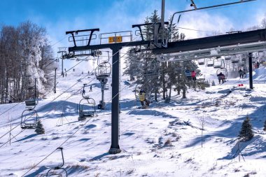 Kuzey Carolina kayın dağı yakınlarındaki kış ve kar manzarası