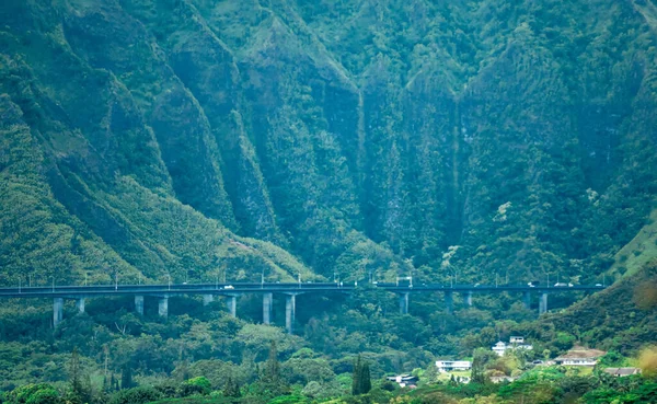 Γέφυρα Αυτοκινητόδρομου Στο Oahu Hawaii Βουνά — Φωτογραφία Αρχείου