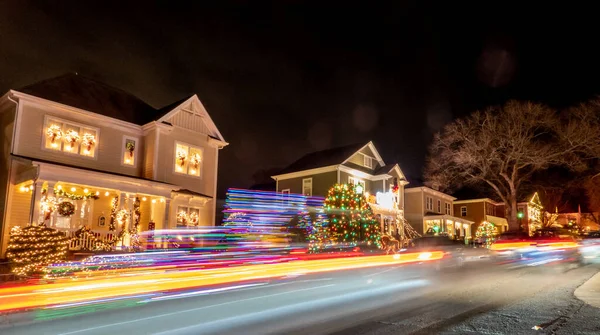 クリスマスの町のアメリカでの屋外のクリスマスの装飾 — ストック写真