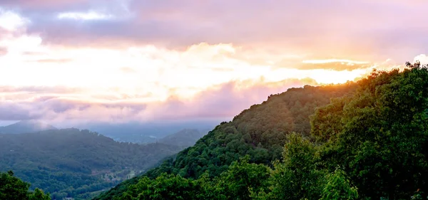 マギー渓谷の朝の日の出 North Carolina山脈 — ストック写真