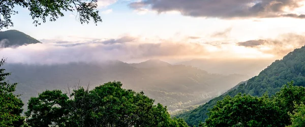 マギー渓谷の朝の日の出 North Carolina山脈 — ストック写真