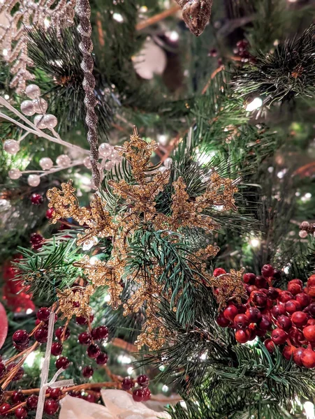 Mooie Klassieke Kerstboom Decoraties — Stockfoto
