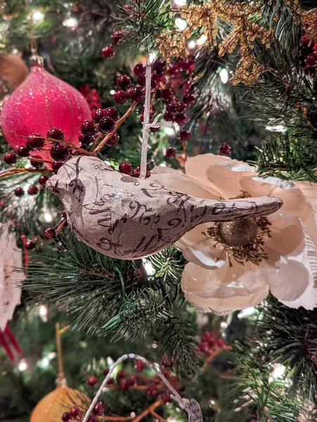 Belas Decorações Clássicas Árvore Natal — Fotografia de Stock