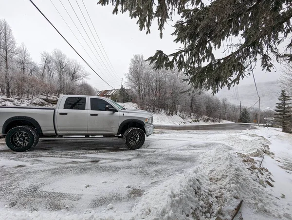 Camion Pick Strada Bella Strada Invernale Sotto Montagne Neve — Foto Stock