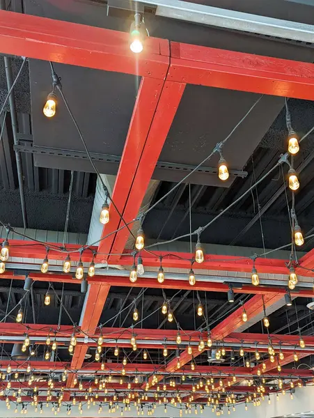 Plafondtralies Met Verlichting Het Restaurant — Stockfoto