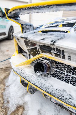 yüksek performans hızlı egzotik araç detaylandırılıyor