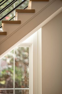 Kapalı merdiven ve parmaklıkların ayrıntıları.