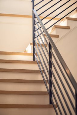 Kapalı merdiven ve parmaklıkların ayrıntıları.