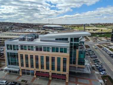 Omaha Nebraska şehir manzaraları, rivefront ve modern binalar