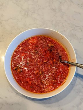 Akşam yemeğinde Rus çorbası var.