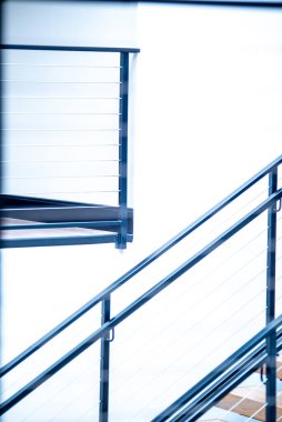 Kapalı merdiven ve tırabzan detaylarını kapatın.