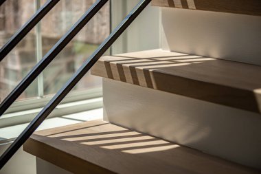 Kapalı merdiven ve parmaklıkların ayrıntıları.