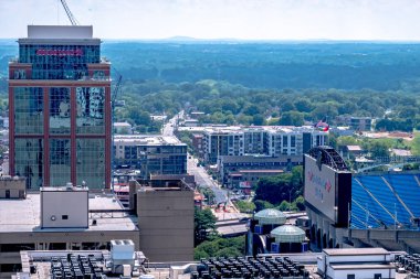 Charlotte North Carolina Şehrin yukarısında Ufuk Çizgisi Şehir