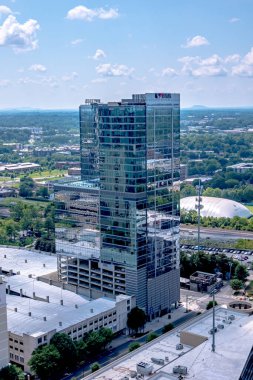 Charlotte North Carolina Şehrin yukarısında Ufuk Çizgisi Şehir