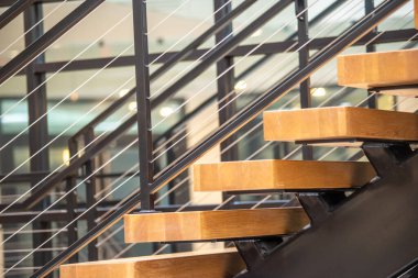 Kapalı merdiven ve tırabzan detaylarını kapatın.