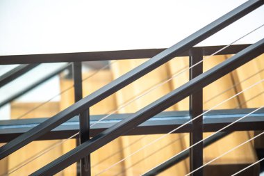 Kapalı merdiven ve tırabzan detaylarını kapatın.