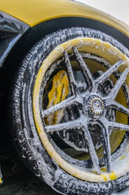 yüksek performans hızlı egzotik araç detaylandırılıyor