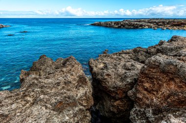 Hawaii 'deki oahu adası kuzey kıyısı okyanus manzarası
