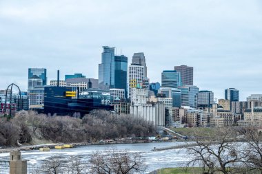 Minneapolis Şehir Fotoğrafları: Minnesota ufuk çizgisi İlkbaharın başlarında