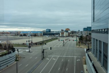 The Mall of America, Minnesota 'nın ikiz şehirlerinde büyük bir alışveriş merkezidir.