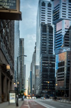 Chicago şehrinin ufuk çizgisi ve sokak manzaraları