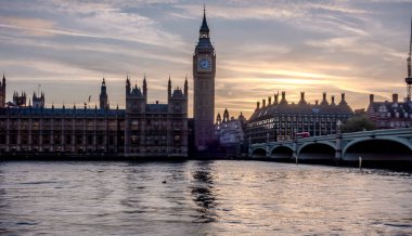 Büyük Ben, Londra ve Büyük Britanya 'nın sembolü. 