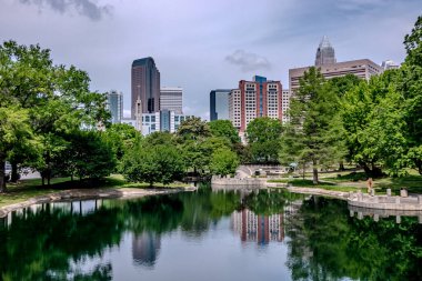 Charlotte North Carolina Şehrin yukarısında Ufuk Çizgisi Şehir 