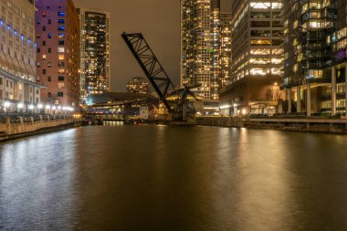 Chicago Illinois şehrinin gece manzarası