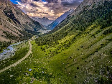 güzel vadi manzarası Issyk kul gölü bölgesi ve Orta Asya 'da bishkek