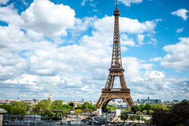 Eyfel Kulesi, Paris sembolü 