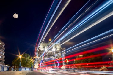 Londra Şehir Kulesi Köprüsü Gece uzun süre açık