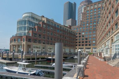 Boston Limanı yakınlarındaki şehir manzarası ve caddeler MA