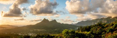 Hawaii 'deki Oahu Adası' ndaki Pali Gözcüsü 'nden bir panoramik hava görüntüsü..