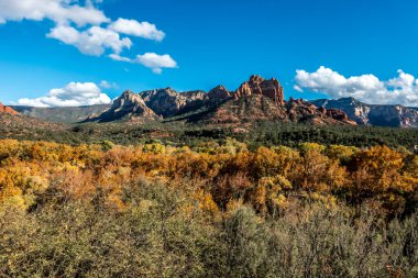 Sedona Arizona 'da sonbaharda manzara