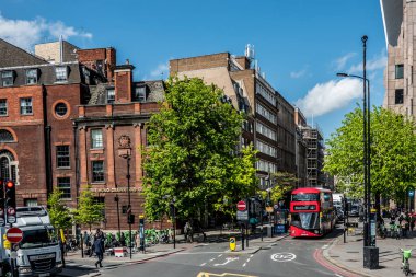 Londra çevresindeki şehir sokakları ve manzaraları