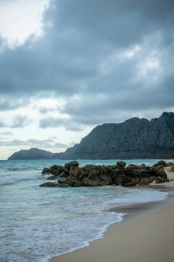 Waimanalo plaj turkuaz su ile görünümünü Hawaii Oahu adasında 