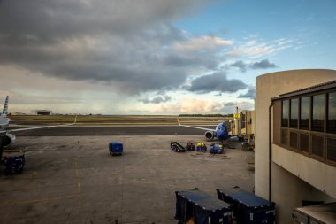 Honolulu Oahu Hawaii Havalimanı 'nın yaz manzaraları
