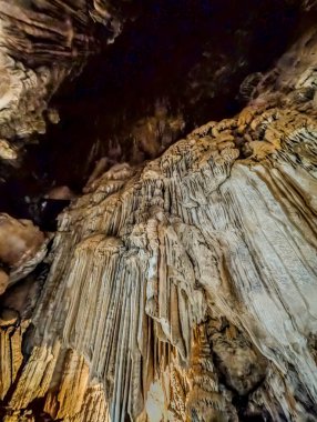 Kuzey Kaliforniya 'daki Shasta Gölü mağaralarındaki mağara sahneleri