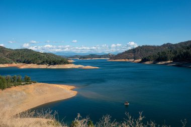 Kuzey Kaliforniya'daki Shasta Lake, su seviyesi düşüktür 