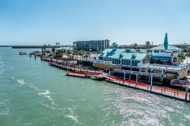 Sahilde deniz manzaraları Madeira Sahili Florida yakınlarında.