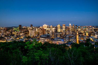 mont royal albümünden görüntülendi kentsel gökdelenler ile alacakaranlık panorama, Montreal