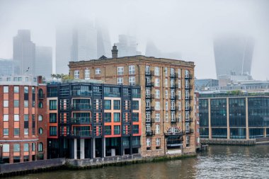 sisli cityscape Londra, thames Nehri üzerinden 