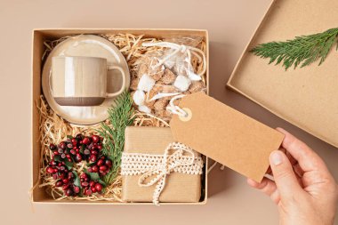 Rafine edilmiş Noel bakımı kahve fincanı, hediye ve xmas süsü. Aşçılar, gurmeler ve gurmeler için kurumsal ya da kişisel hediye.