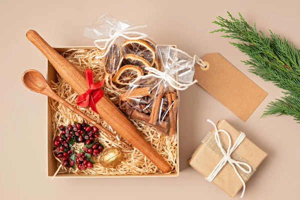 Caja Regalo Navidad Refinada Para Entusiastas Culinarios Con Especias Utensilios — Foto de Stock
