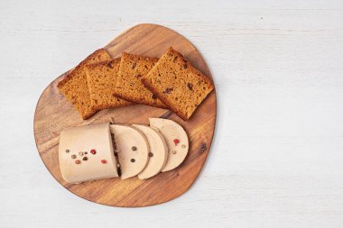 Kaz ciğeri, kaz ciğeri. Kış tatili kutlaması için geleneksel Fransız usulü. Açık büfe için Noel aperatifi, şenlikli akşam yemeği konsepti